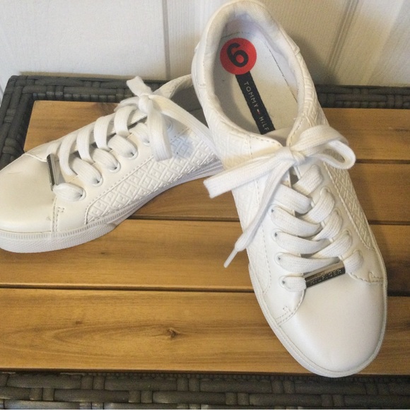 Tommy Hilfiger Shoes - Tommy Hilfinger White Leather Sneakers Size 6